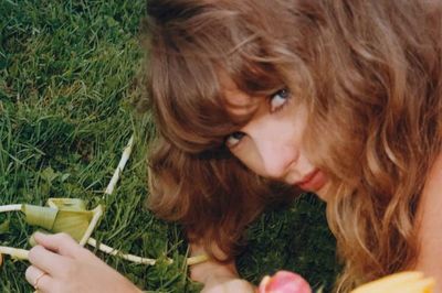 Taylor Swift chính thức góp giọng trong Toy Story 5, quay lại hát nhạc Country