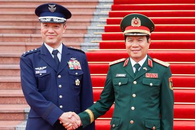 Đại tướng Nguyễn Tân Cương chủ trì lễ đón, hội đàm với Tham mưu trưởng Liên quân Nhật Bản