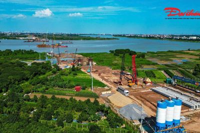 Cầu Ngọc Hồi vượt sông Hồng tăng tốc, nhiều trụ cầu đã thành hình