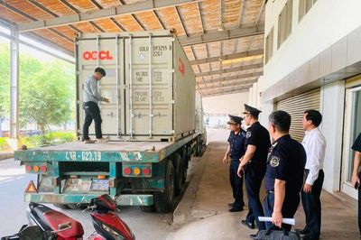 Hải quan phát hiện, tiêu hủy 325.000 bao thuốc lá giả