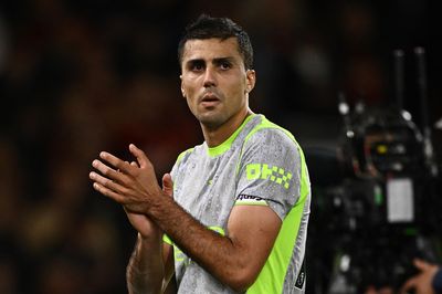 Rodri khiến Man City lo sốt vó