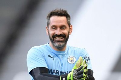 Sự nghiệp khó tin của thủ môn chỉ đá 108 phút cho Man City