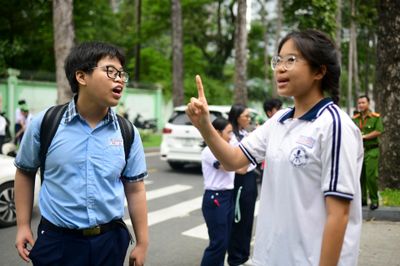 Học sinh TP.HCM tranh cãi sôi nổi sau đề Toán lớp 10