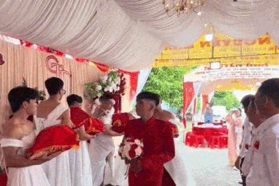 Dàn 'phụ dâu gymer' lực lưỡng ở miền Tây gây chú ý