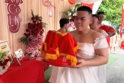 1,8 triệu lượt xem dàn 'phụ dâu gymer' lực lưỡng ở miền Tây