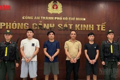 [Video] Khởi tố 4 bị can sản xuất hơn 1.000 tấn giá đỗ ngâm hóa chất cấm