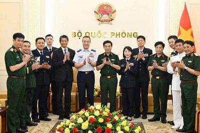 Đại tướng Phan Văn Giang tiếp Đại tướng Uchikura Hiroaki