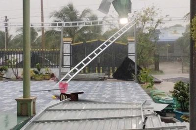 Lâm Đồng: Lốc xoáy làm nhiều nhà dân xã Hồng Sơn hư hỏng
