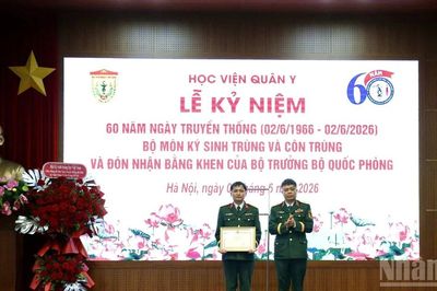 Xây dựng đội ngũ cán bộ, nhân viên giỏi chuyên môn, sáng y đức