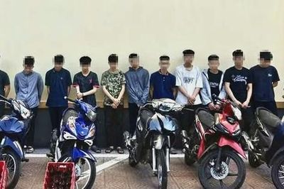 Khởi tố nhóm thanh thiếu niên điều khiển xe máy, mang theo hung khí gây náo loạn đường phố