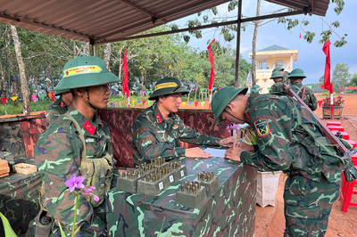 Chiến sĩ mới Quân đoàn 34 tự tin thực hiện '3 tiếng nổ'