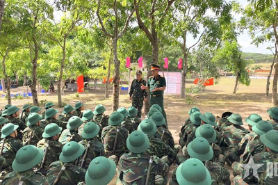 Cán bộ, chiến sĩ Sư đoàn 2 bồi đắp bản lĩnh chính trị, ý chí quyết tâm