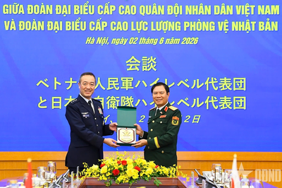 Đại tướng Nguyễn Tân Cương hội đàm với Tham mưu trưởng Liên quân Nhật Bản