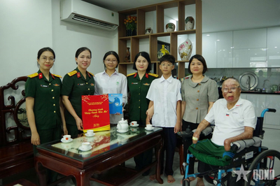 Ban Phụ nữ Quân đội: Thăm, tặng quà con gái người chiến sĩ đặc công sống sót trong vụ tai nạn rơi trực thăng Mi-171