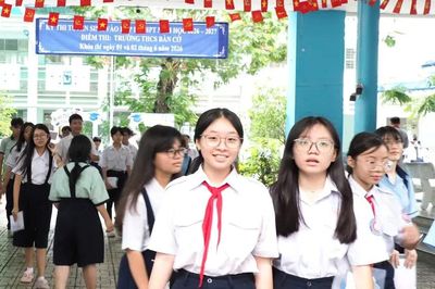 Đề Toán dễ thở, thí sinh phấn khởi hoàn thành kỳ thi tuyển sinh lớp 10