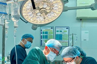 Tự điều trị khối u tại nhà, người phụ nữ phải cắt hoàn toàn gan trái