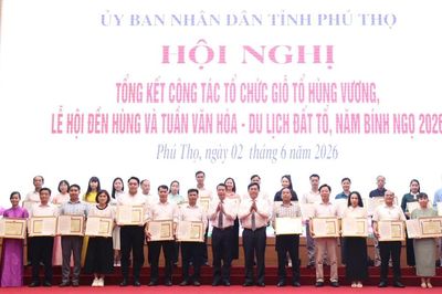 Báo Giáo dục và Thời đại nhận Bằng khen của UBND tỉnh Phú Thọ