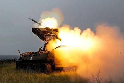 Nga tuyên bố tấn công quy mô lớn Ukraine bằng tên lửa siêu thanh, Kiev mở đợt tập kích UAV vào hàng loạt địa điểm