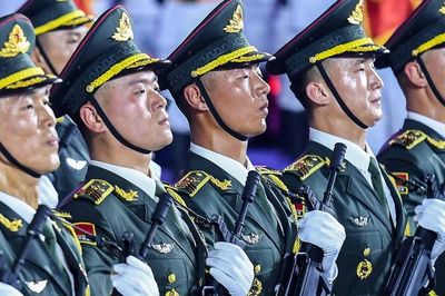 Tiêu binh Trung Quốc được huấn luyện thế nào để đứng bất động hàng giờ?