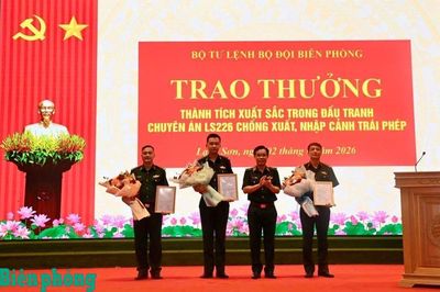 Trao thưởng thành tích xuất sắc trong đấu tranh thành công Chuyên án LS226