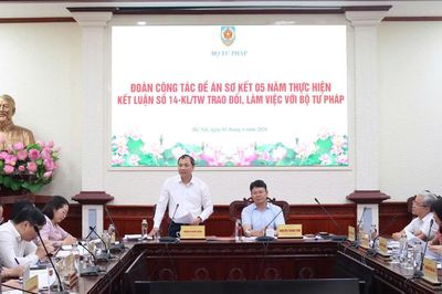 Khuyến khích, bảo vệ cán bộ năng động, sáng tạo vì lợi ích chung