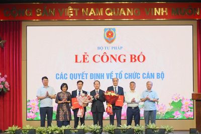 Bộ Tư pháp công bố các quyết định về công tác cán bộ
