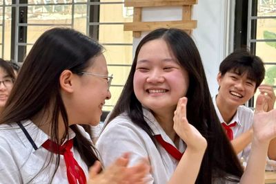 Một lớp có 20 học sinh trúng tuyển Trường THPT Chuyên Khoa học Tự nhiên