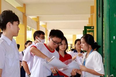 Đề thi chuyên Vật lý lớp 10 của TPHCM sai sót