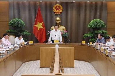 Phó Thủ tướng Phạm Gia Túc: Kiểm soát chất lượng xăng E10, đảm bảo quyền lợi người tiêu dùng