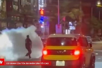 Dùng dao gây thương tích cho phụ nữ và cán bộ Công an