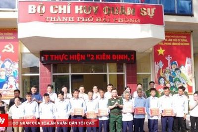 Bàn giao 11 thuyền viên gặp nạn tại vùng biển Bạch Long Vĩ về gia đình