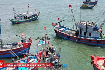 Tàu cá gặp nạn khi vào bờ