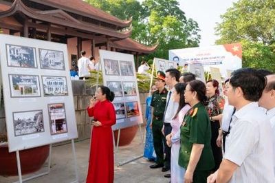 Gần 1.000 tư liệu về Bác Hồ được trưng bày tại Thanh Hóa