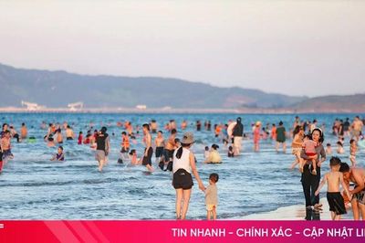 Đầu tuần, biển Hải Ninh đã nhộn nhịp du khách