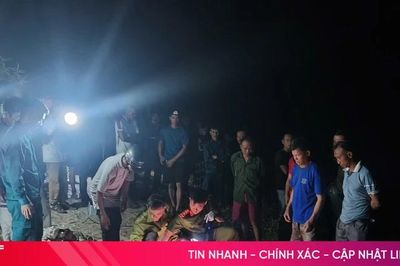 4 người trong một gia đình đuối nước khi chèo thuyền, tắm sông