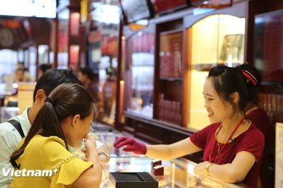 Giá vàng miếng trong nước tiếp tục giảm thêm 1 triệu đồng mỗi lượng
