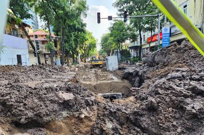 Đại công trường chống ngập vẫn ngổn ngang giữa trung tâm Hà Nội