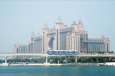 Dubai đông đúc trở lại, nhưng tại sao ngành du lịch vẫn chưa thoát khủng hoảng?