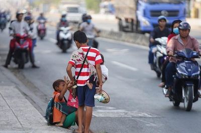 Quyết liệt xử lý nạn chăn dắt trẻ em xin ăn, chèo kéo khách du lịch