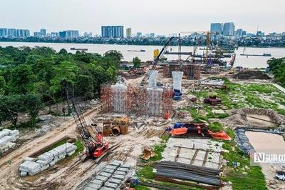 Hà Nội: Cận cảnh loạt trụ cầu vượt sông Hồng lộ diện