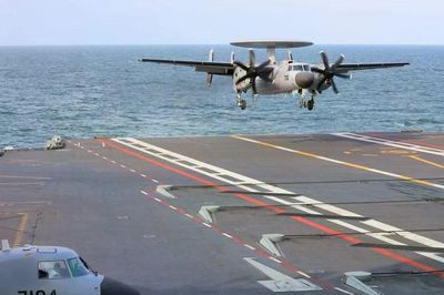 Giữa kỷ nguyên UAV, vì sao các cường quốc vẫn đổ tiền đóng tàu sân bay?