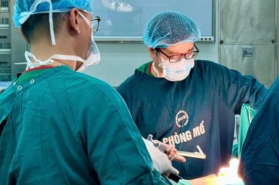 Khối u gan phình gấp 10 lần sau vài tháng do dùng thuốc nam truyền miệng
