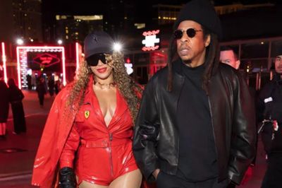Beyoncé khoe phong cách cá tính trong lần hiếm hoi xuất hiện ủng hộ chồng