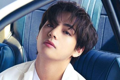 V (BTS) vui mừng trước màn tái hợp của thần tượng sau 15 năm