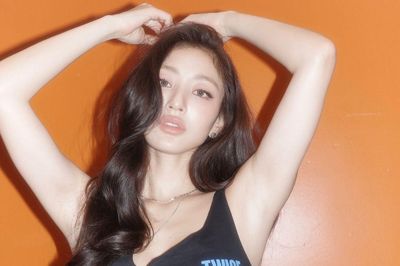 Jihyo (TWICE) gây sốt với vóc dáng săn chắc để lộ phần cơ bụng rõ nét