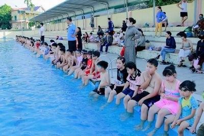 Quảng Ninh tổ chức các lớp dạy bơi miễn phí cho trẻ