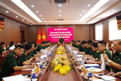 Thượng tướng Nguyễn Văn Gấu làm việc tại Bộ CHQS tỉnh Thanh Hóa