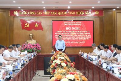 Chủ tịch UBND tỉnh Nguyễn Hoài Anh kiểm tra việc thực hiện chính quyền địa phương 2 cấp tại các xã, phường