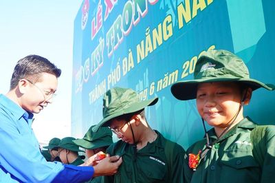 Hơn 170 học sinh Đà Nẵng trải nghiệm 'Học kỳ trong quân đội'