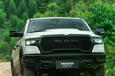 Ram 1500 chính thức trở lại Việt Nam, giá từ 3,749 tỷ đồng, mạnh tới 540 mã lực